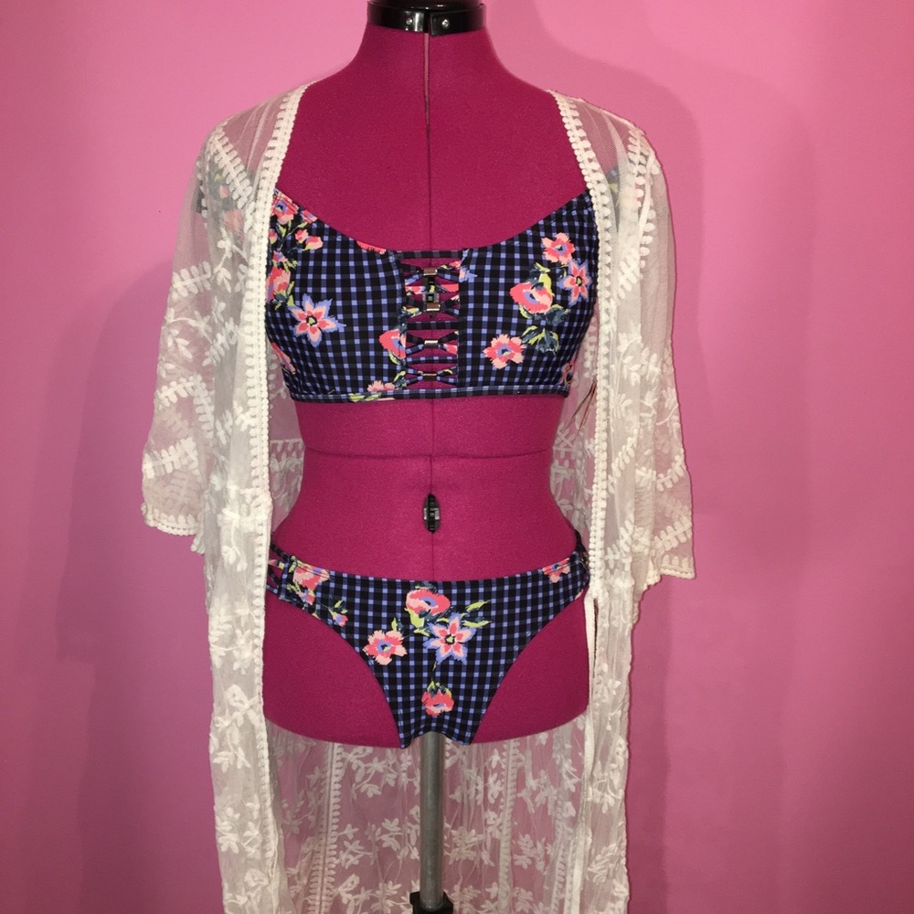 Gingham Floral Bikini 🌺 (NWT)